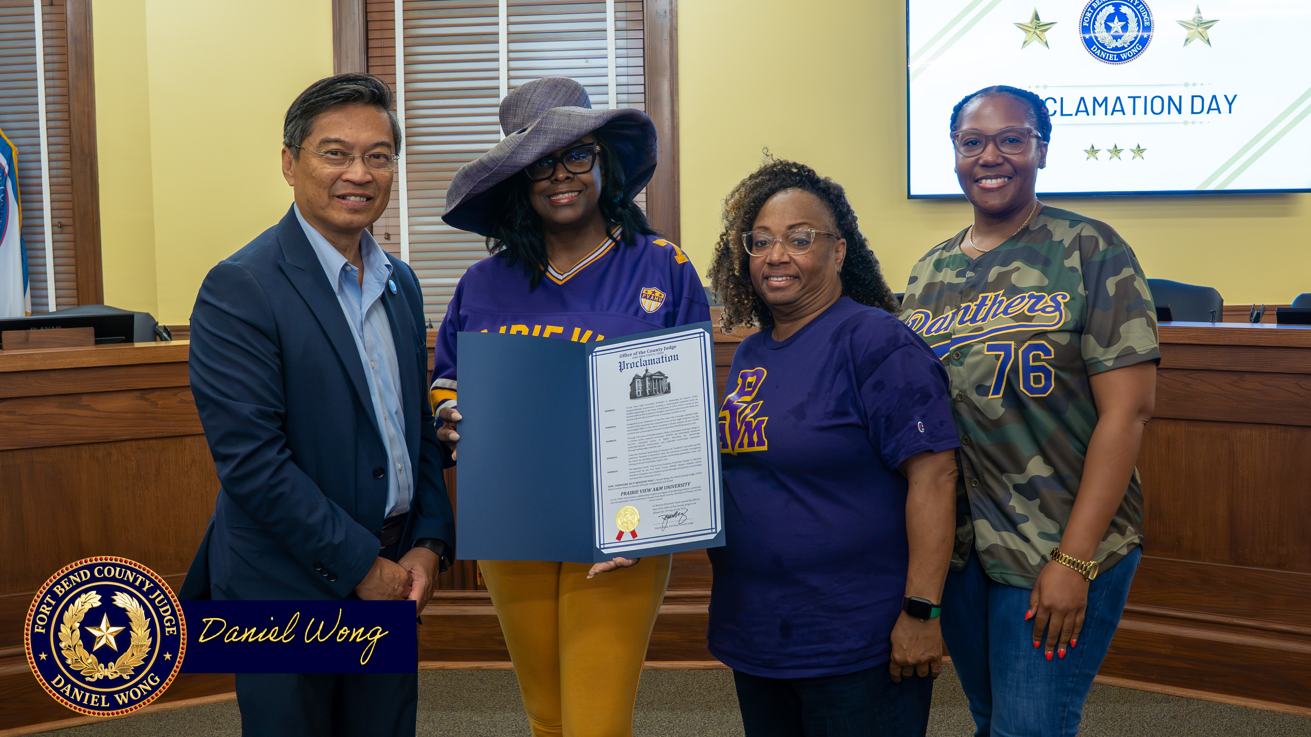 Judge Dainel Wong taking group photo with alumni of Prairie View A & M University