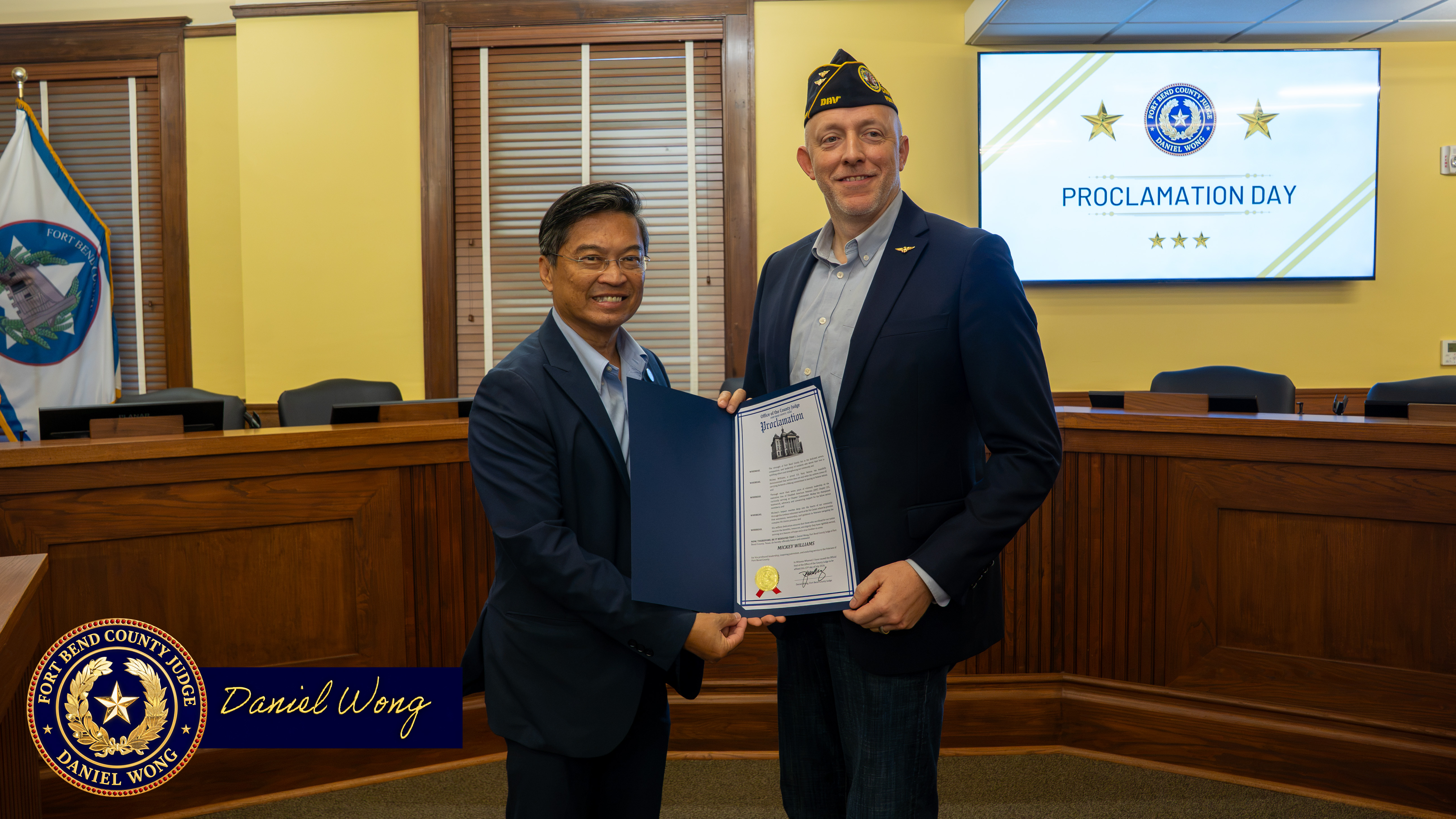 Judge Dainel Wong taking photo with member of American Veterans Chapter 233