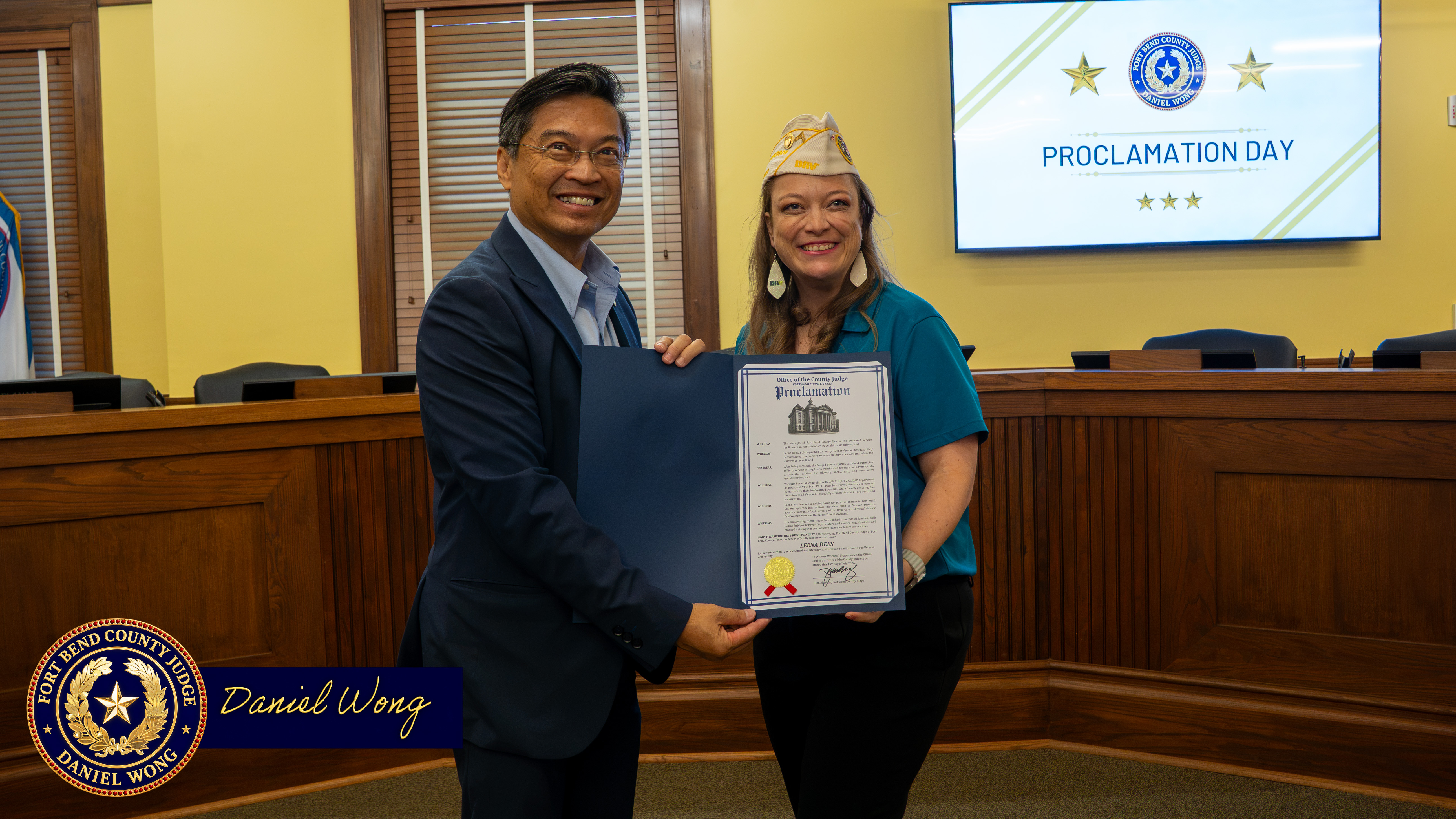 Judge Dainel Wong taking photo with member of American Veterans Chapter 233