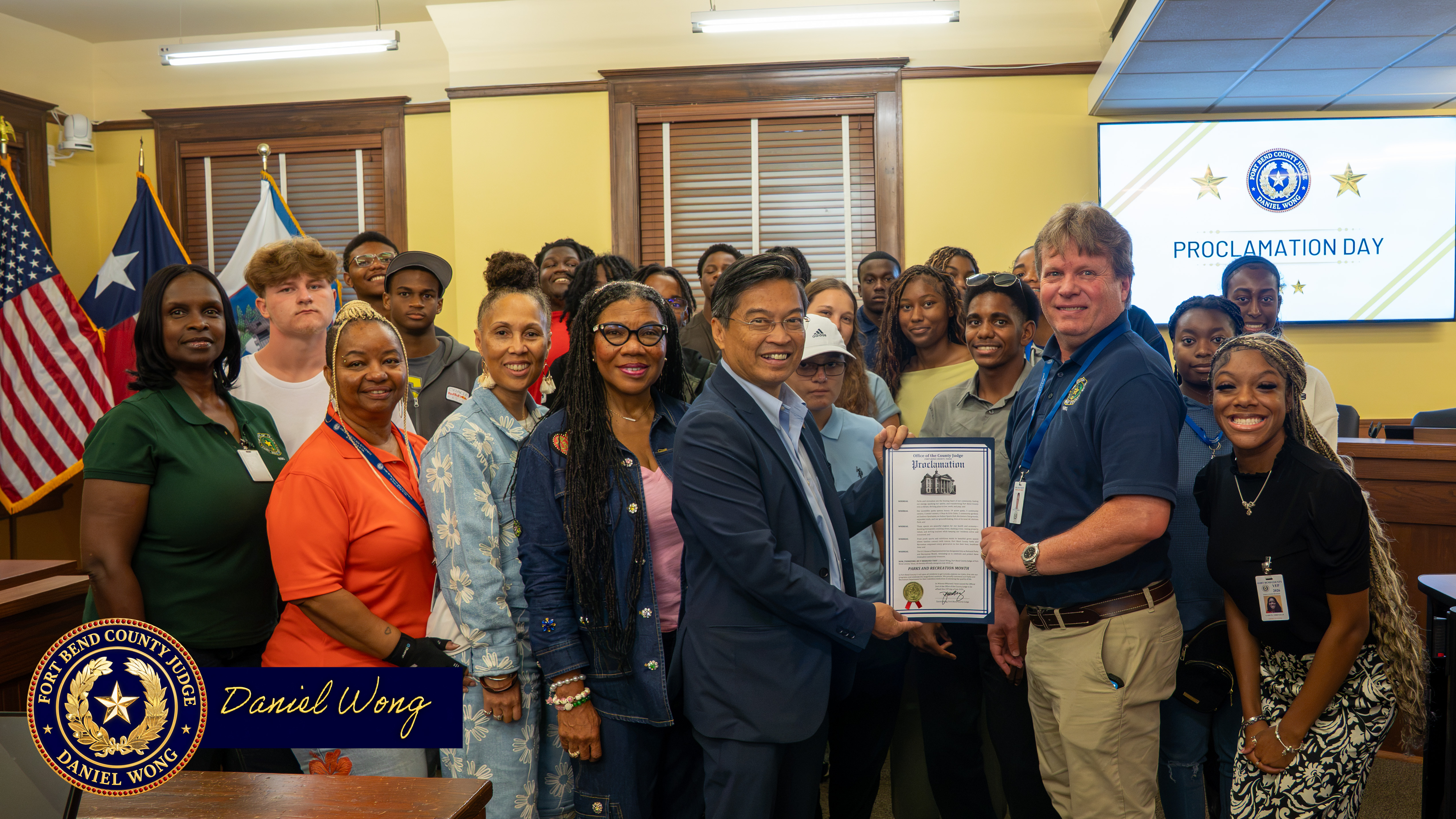Judge Dainel Wong taking group photo with leader of the Parks and Recreation and inters