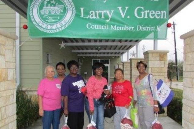 Pinnacle Patrons Display Turkeys