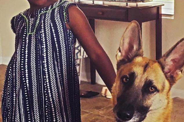 King with little girl